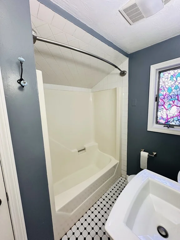 2 bed, 1 bath apartment for rent at 82 E High St Unit 1, Avon — photo 10 of 21