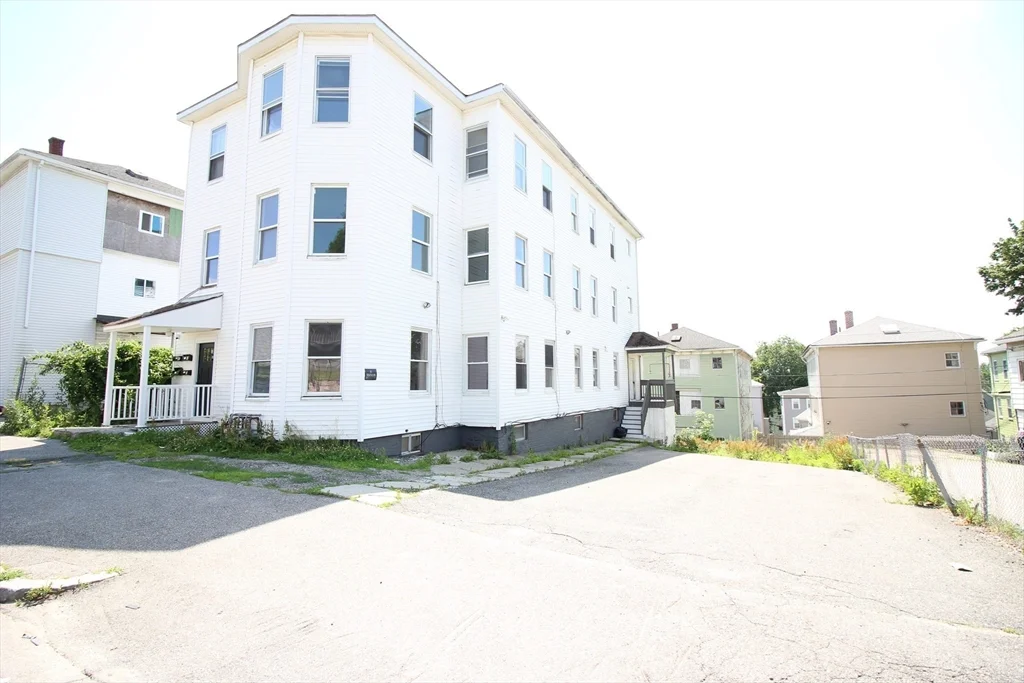 4 bed, 1 bath apartment for rent at 82 Fox Unit 2, Worcester — photo 1 of 16