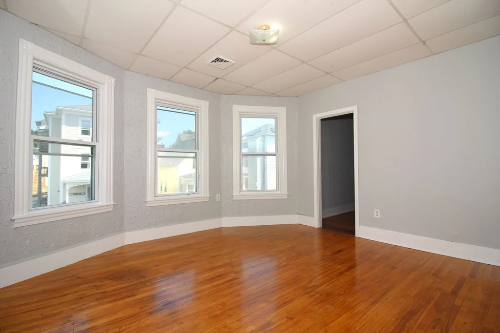 4 bed, 1 bath apartment for rent at 82 Fox Unit 3, Worcester — photo 8 of 18