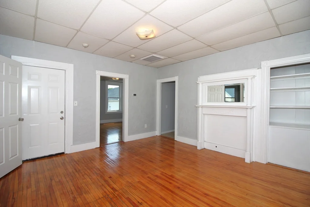4 bed, 1 bath apartment for rent at 82 Fox Unit 3, Worcester — photo 3 of 18