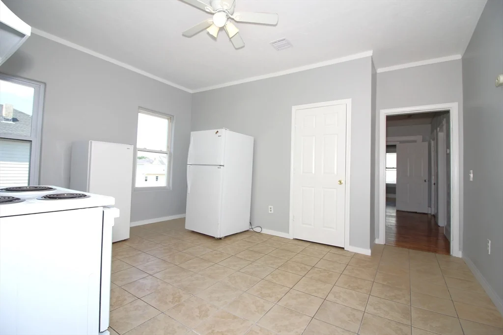 4 bed, 1 bath apartment for rent at 82 Fox Unit 3, Worcester — photo 11 of 18
