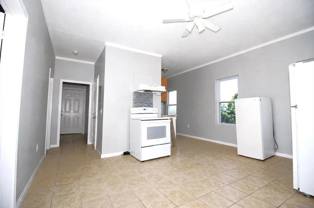 4 bed, 1 bath apartment for rent at 82 Fox Unit 3, Worcester — photo 9 of 18