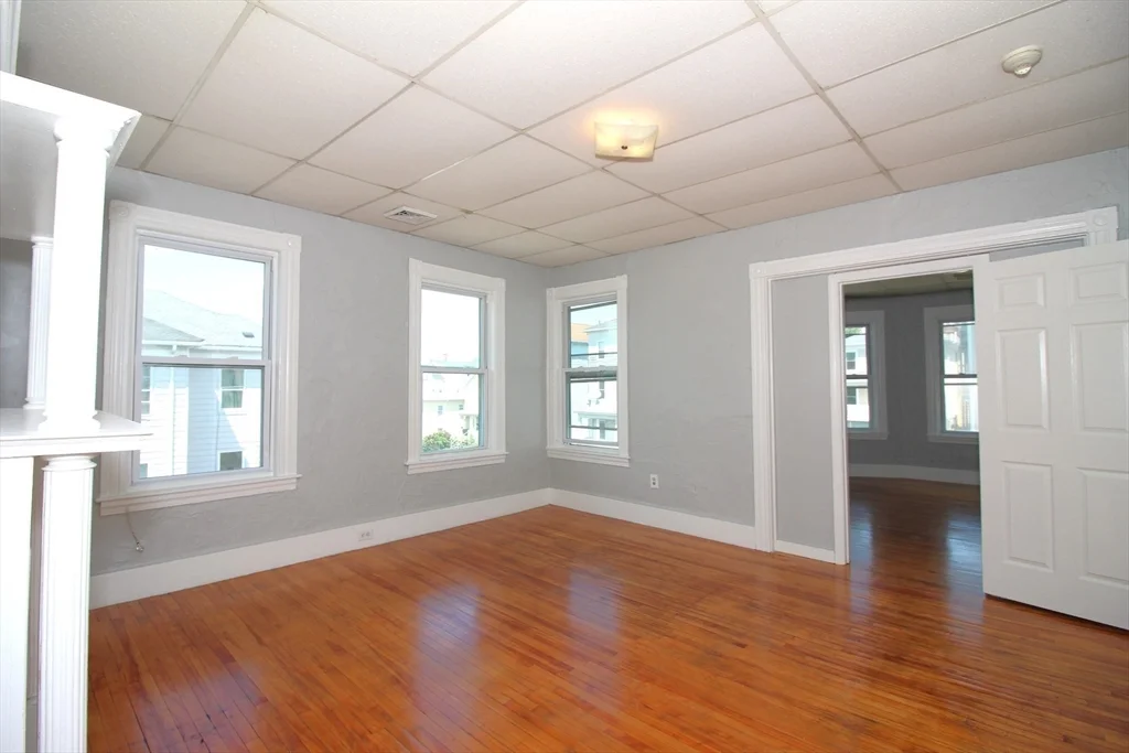 4 bed, 1 bath apartment for rent at 82 Fox Unit 3, Worcester — photo 5 of 18