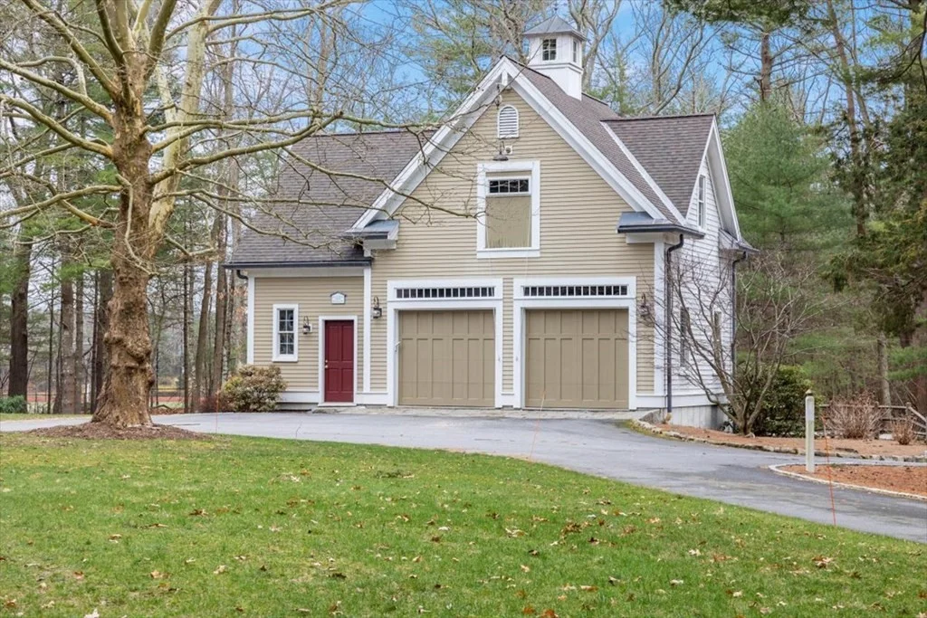 4 bed, 3 bath apartment for rent at 82 Gardner St Unit 82, Hingham — photo 2 of 23