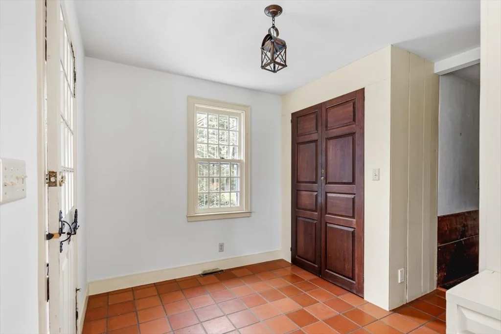 4 bed, 3 bath apartment for rent at 82 Gardner St Unit 82, Hingham — photo 3 of 23