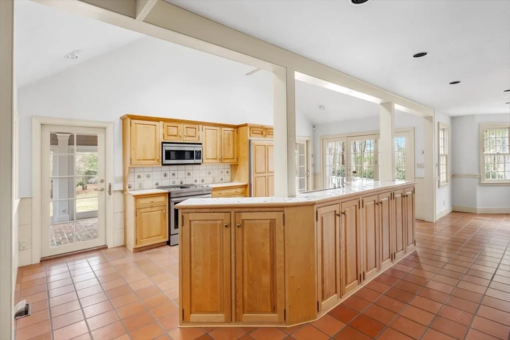 4 bed, 3 bath apartment for rent at 82 Gardner St Unit 82, Hingham — photo 6 of 23
