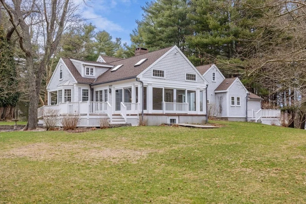 4 bed, 3 bath apartment for rent at 82 Gardner St Unit 82, Hingham — photo 19 of 23