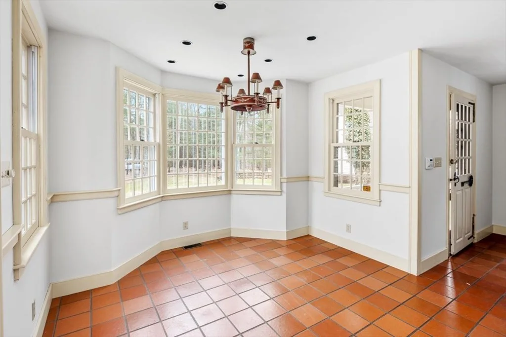 4 bed, 3 bath apartment for rent at 82 Gardner St Unit 82, Hingham — photo 4 of 23