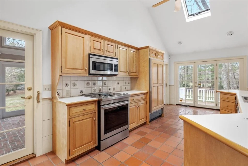 4 bed, 3 bath apartment for rent at 82 Gardner St Unit 82, Hingham — photo 5 of 23