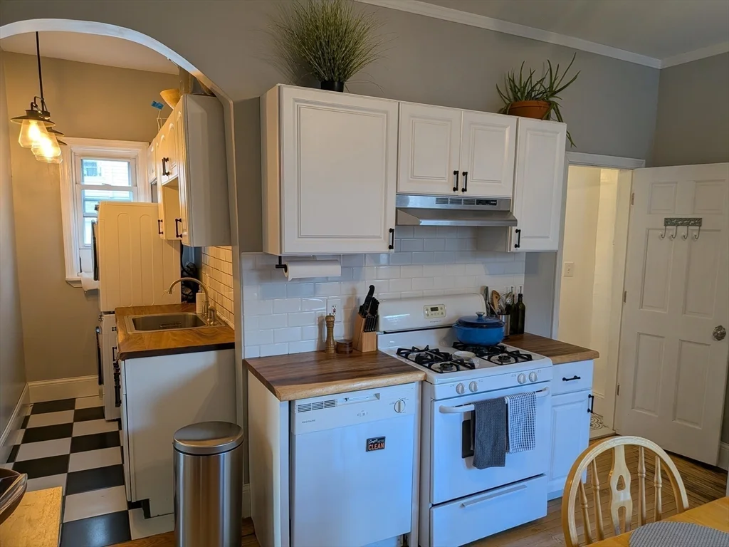 2 bed, 1 bath apartment for rent at 82 Gladstone St Unit 2, East Boston — photo 6 of 23
