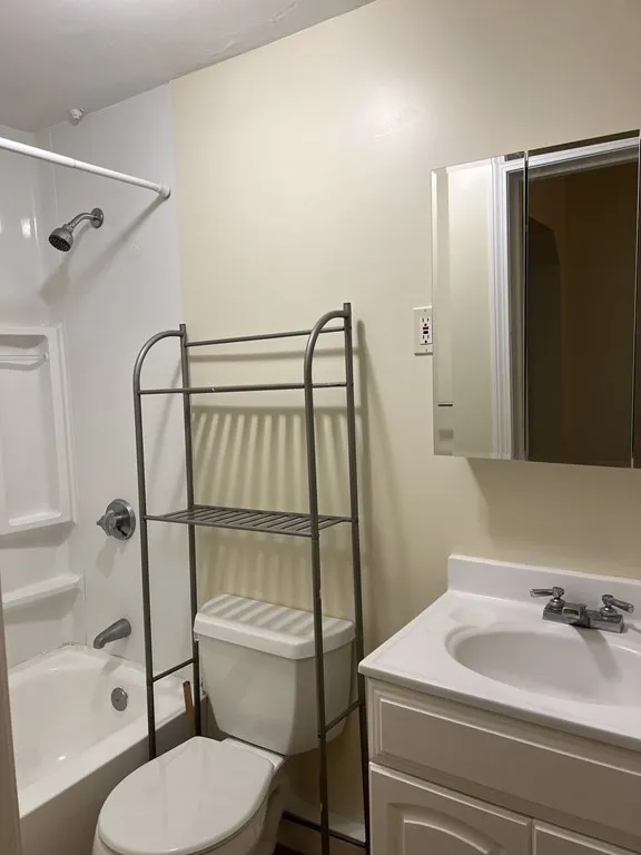 2 bed, 1 bath apartment for rent at 82 Hampshire St Unit 2, Central Square — photo 4 of 6