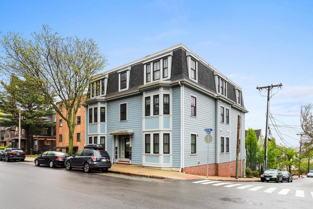 2 bed, 2 bath apartment for rent at 82 Highland Ave Unit 2, Union Square — photo 1 of 10