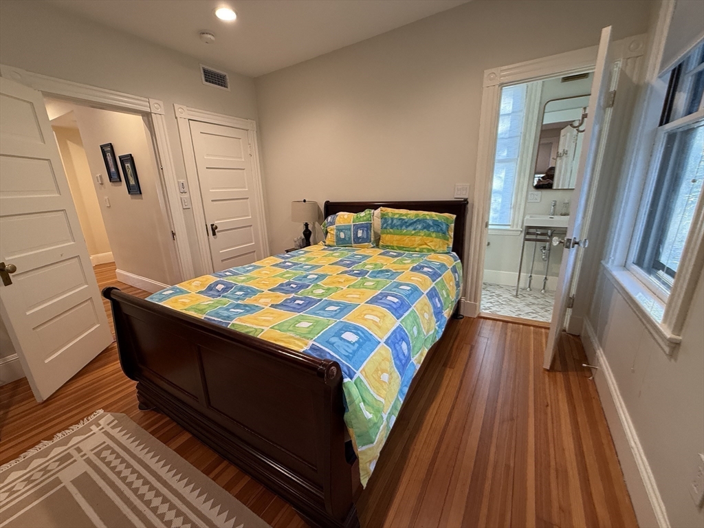 5 bed, 3 bath apartment for rent at 82 Lancaster Ter, Coolidge Corner — photo 24 of 31