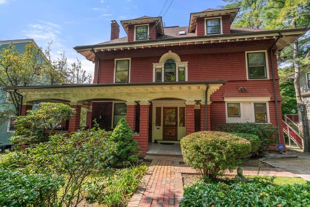 5 bed, 3 bath apartment for rent at 82 Lancaster Ter, Coolidge Corner