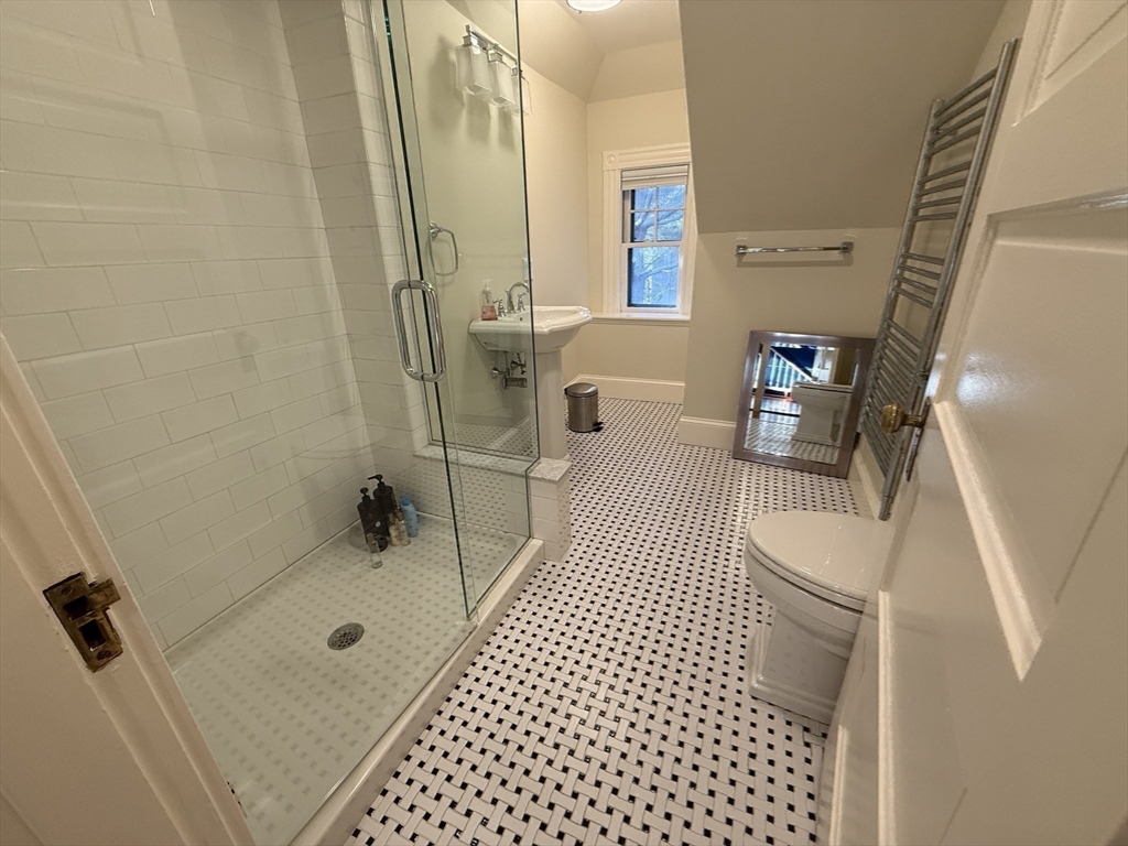 5 bed, 3 bath apartment for rent at 82 Lancaster Ter, Coolidge Corner — photo 17 of 31