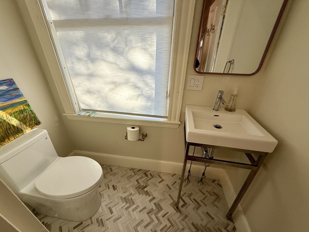 5 bed, 3 bath apartment for rent at 82 Lancaster Ter, Coolidge Corner — photo 21 of 31