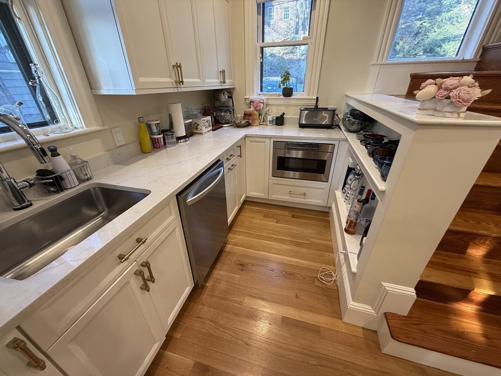 5 bed, 3 bath apartment for rent at 82 Lancaster Ter, Coolidge Corner — photo 9 of 31