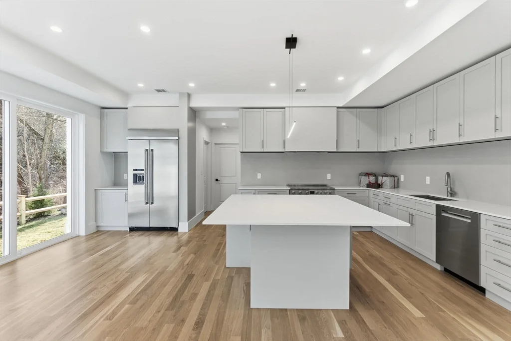 4 bed, 4+ bath apartment for rent at 82 Louise Rd Unit 82, Chestnut Hill — photo 7 of 37