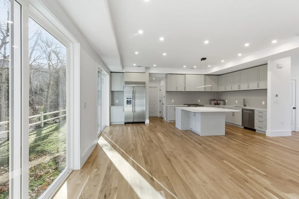 4 bed, 4+ bath apartment for rent at 82 Louise Rd Unit 82, Chestnut Hill — photo 4 of 37
