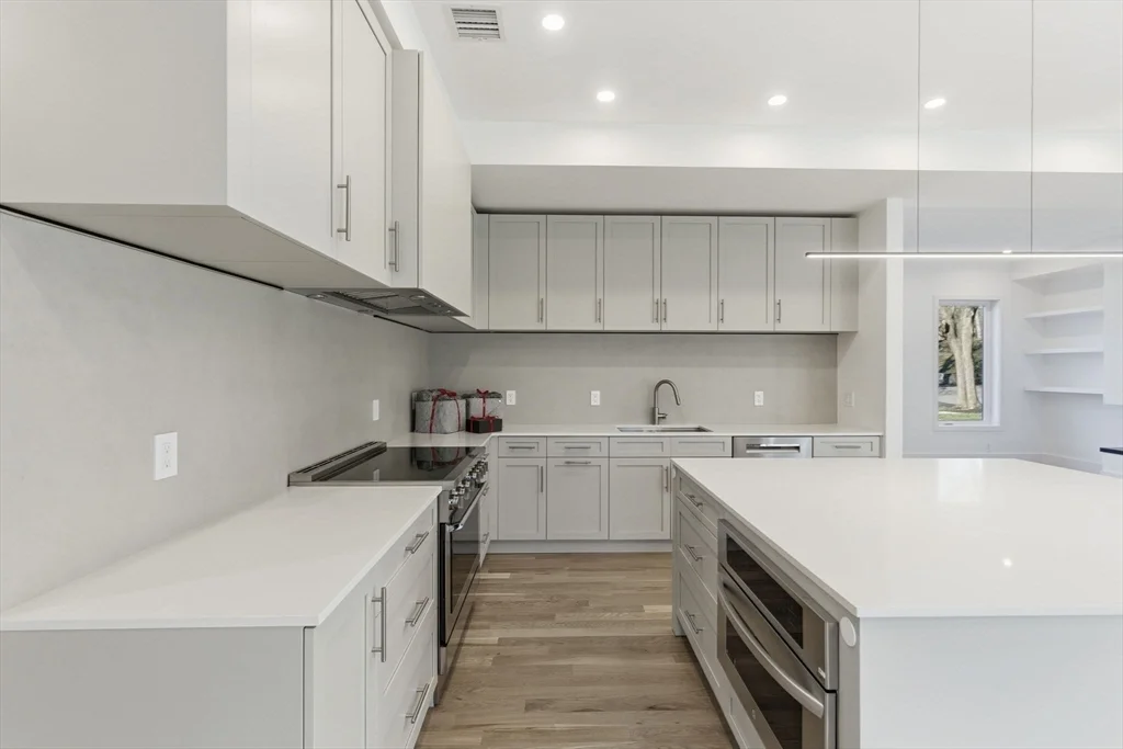 4 bed, 4+ bath apartment for rent at 82 Louise Rd Unit 82, Chestnut Hill — photo 6 of 37
