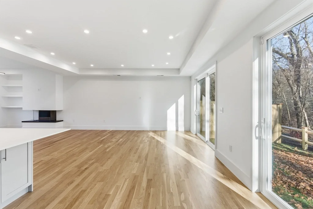 4 bed, 4+ bath apartment for rent at 82 Louise Rd Unit 82, Chestnut Hill — photo 10 of 37