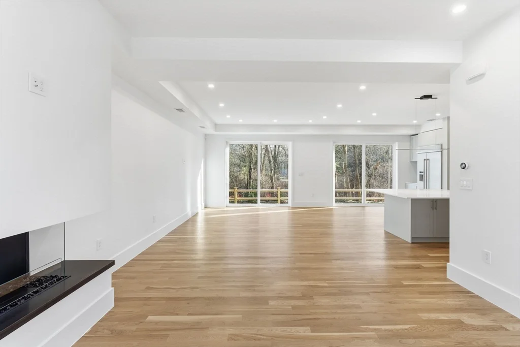 4 bed, 4+ bath apartment for rent at 82 Louise Rd Unit 82, Chestnut Hill — photo 3 of 37