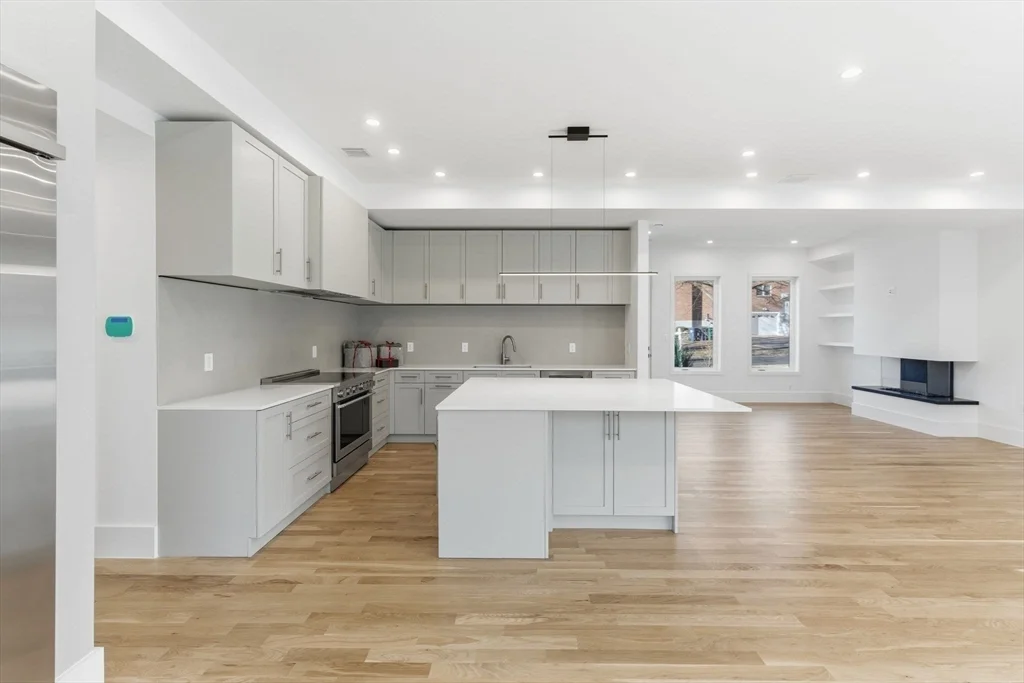4 bed, 4+ bath apartment for rent at 82 Louise Rd Unit 82, Chestnut Hill — photo 5 of 37