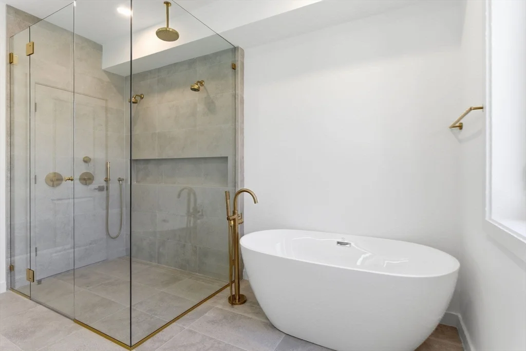 4 bed, 4+ bath apartment for rent at 82 Louise Rd Unit 82, Chestnut Hill — photo 28 of 37