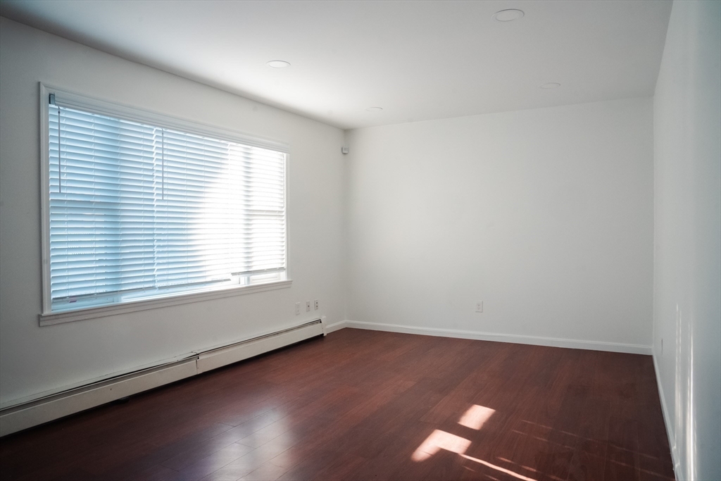 4 bed, 1 bath apartment for rent at 82 Mclellan St Unit 82, Dorchester — photo 4 of 14