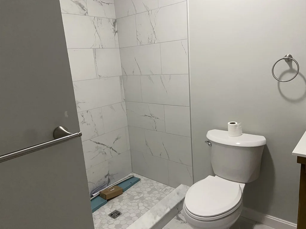 2 bed, 1 bath apartment for rent at 82 Montaup St Unit 2, Fall River — photo 7 of 9