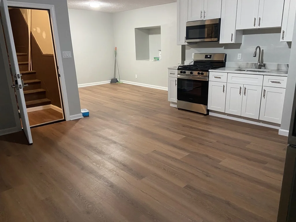 2 bed, 1 bath apartment for rent at 82 Montaup St Unit 2, Fall River — photo 3 of 9