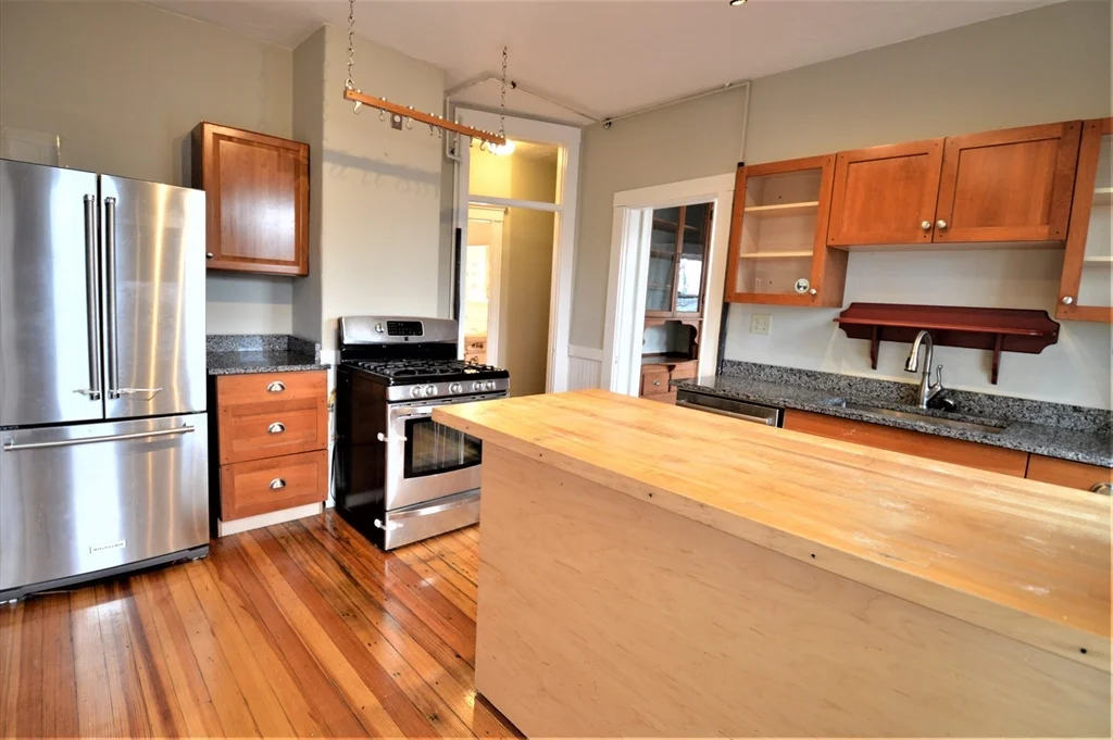 3 bed, 1 bath apartment for rent at 82 Montebello Rd Unit 3, Jamaica Plain — photo 3 of 23