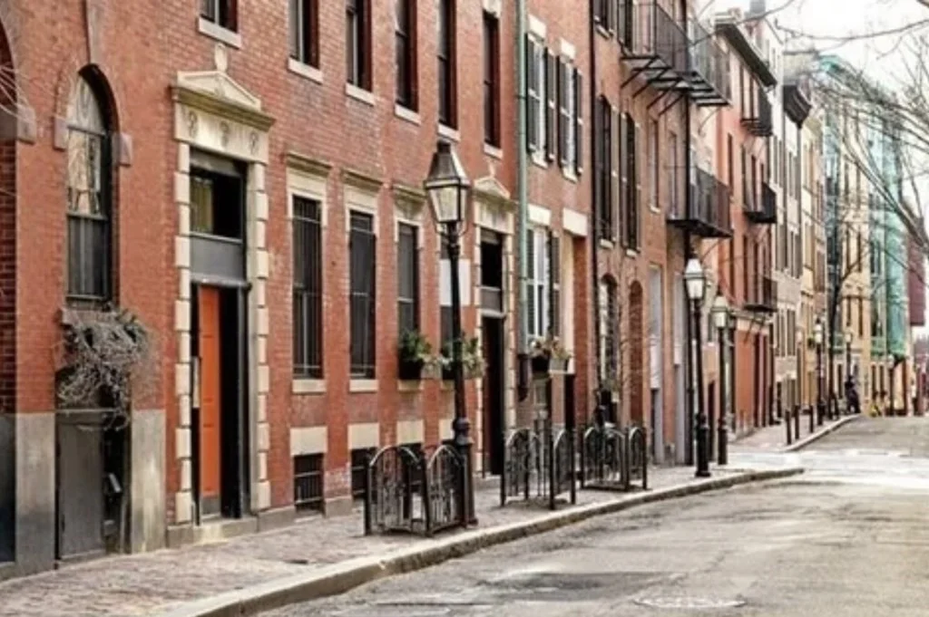 2 bed, 1 bath apartment for rent at 82 Myrtle Unit 3, Beacon Hill
