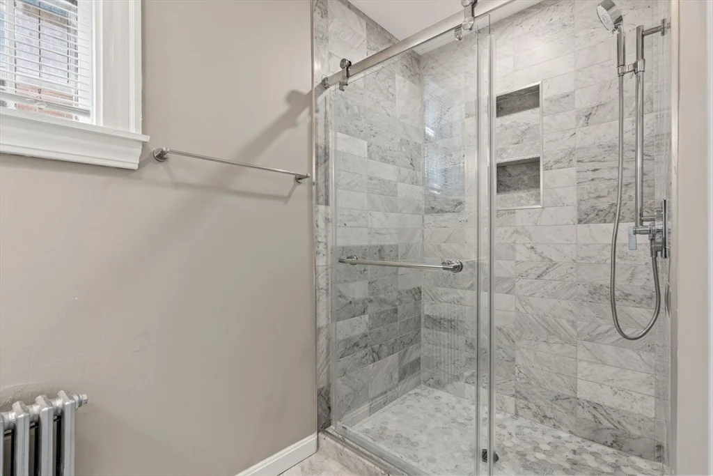1 bed, 1 bath apartment for rent at 82 Phillips St Unit 1, Beacon Hill — photo 4 of 17