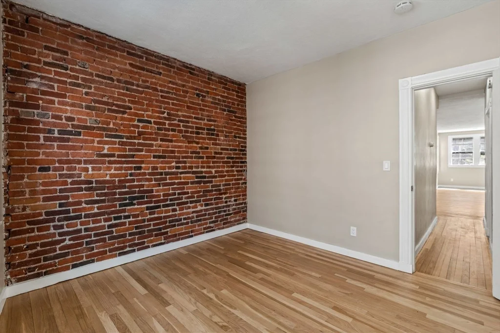 1 bed, 1 bath apartment for rent at 82 Phillips St Unit 1, Beacon Hill — photo 2 of 17