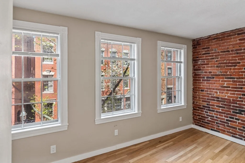 1 bed, 1 bath apartment for rent at 82 Phillips St Unit 1, Beacon Hill