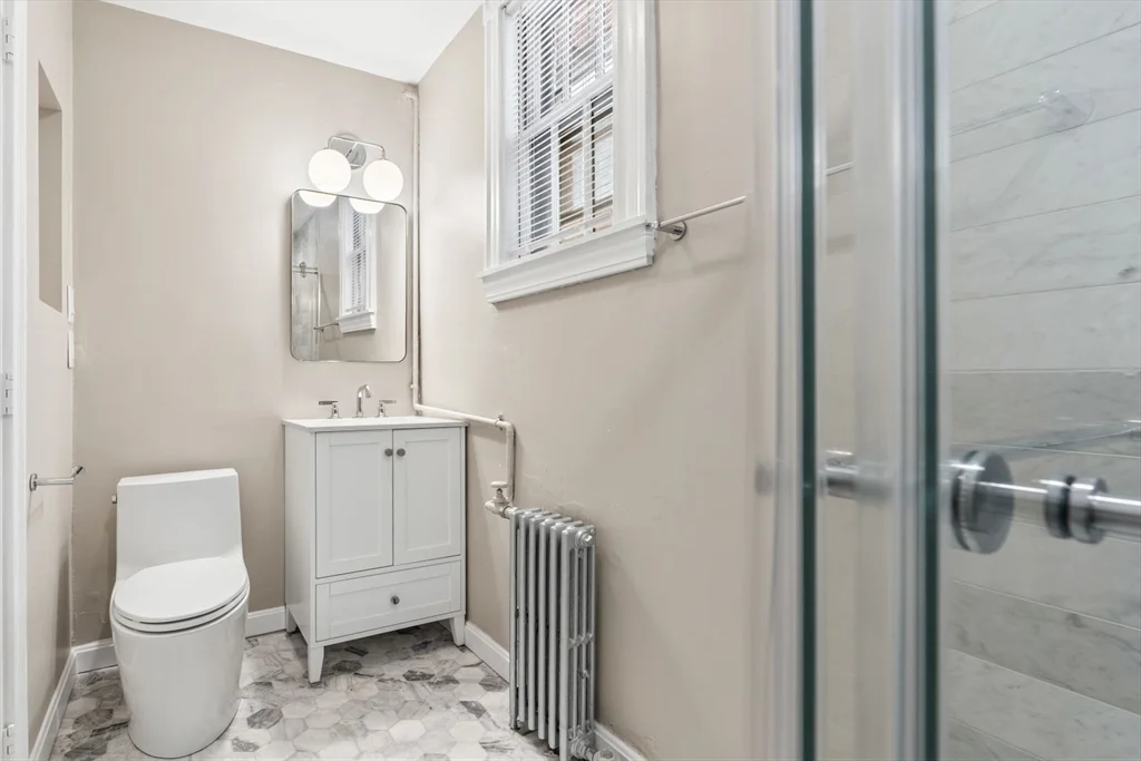 1 bed, 1 bath apartment for rent at 82 Phillips St Unit 1, Beacon Hill — photo 3 of 17
