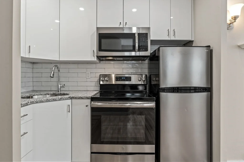 1 bed, 1 bath apartment for rent at 82 Phillips St Unit 1, Beacon Hill — photo 9 of 17