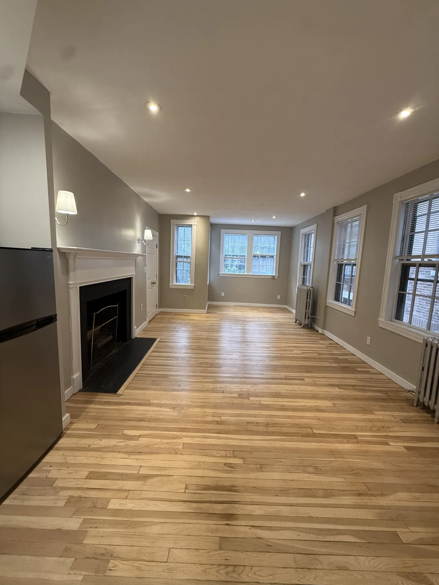 1 bed, 1 bath apartment for rent at 82 Phillips St Unit 2, Beacon Hill — photo 1 of 9