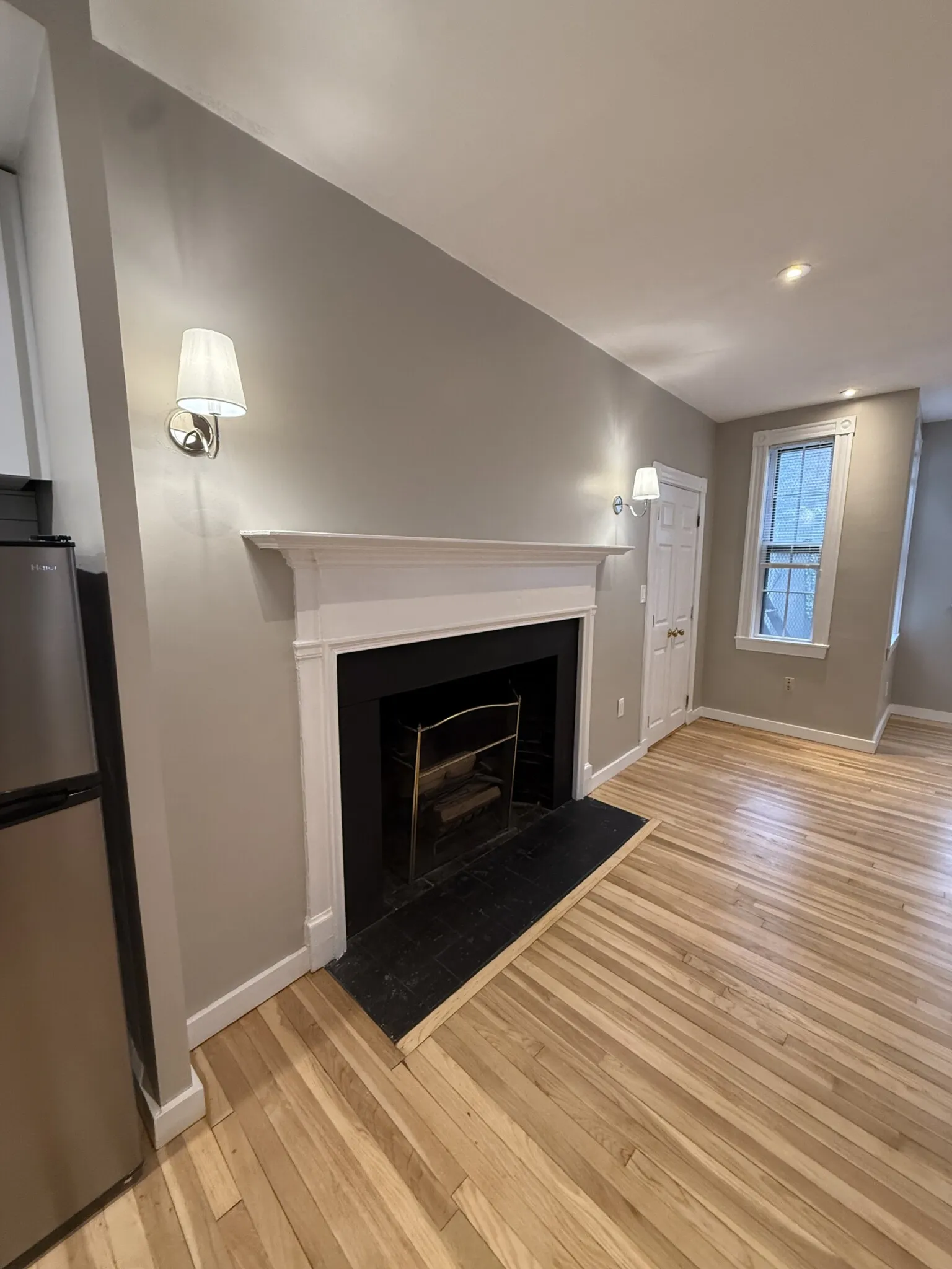 1 bed, 1 bath apartment for rent at 82 Phillips St Unit 2, Beacon Hill — photo 2 of 9