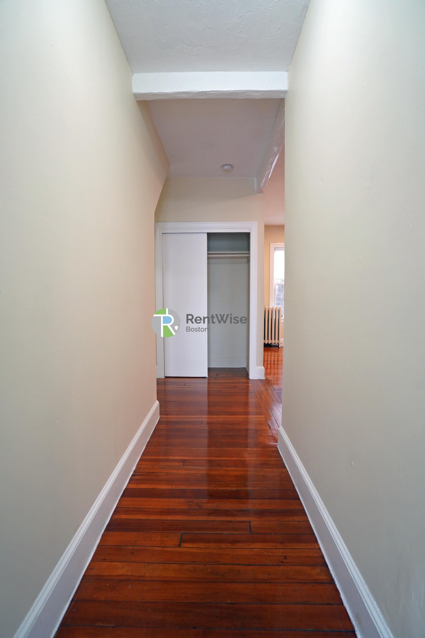 3 bed, 1 bath apartment for rent at 82 Robbins Pl Unit 1 Fireplace/2 Baths Ht &, South Side — photo 21 of 23