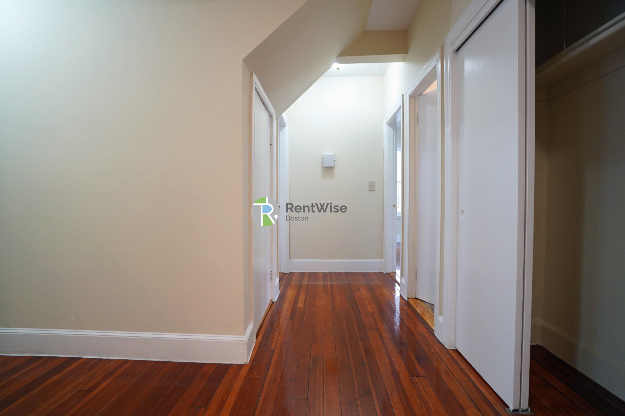 3 bed, 1 bath apartment for rent at 82 Robbins Pl Unit 1 Fireplace/2 Baths Ht &, South Side — photo 22 of 23