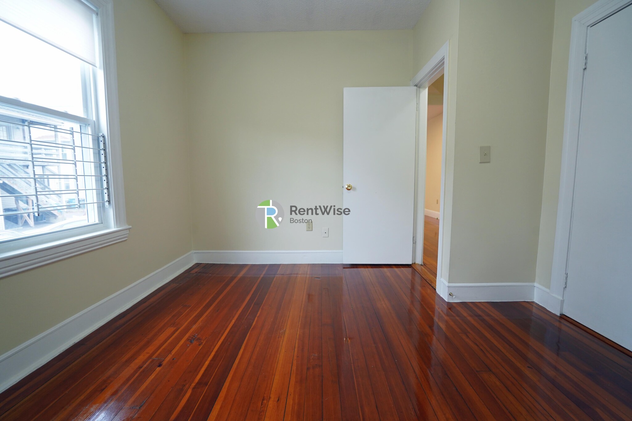 3 bed, 1 bath apartment for rent at 82 Robbins Pl Unit 1 Fireplace/2 Baths Ht &, South Side — photo 19 of 23