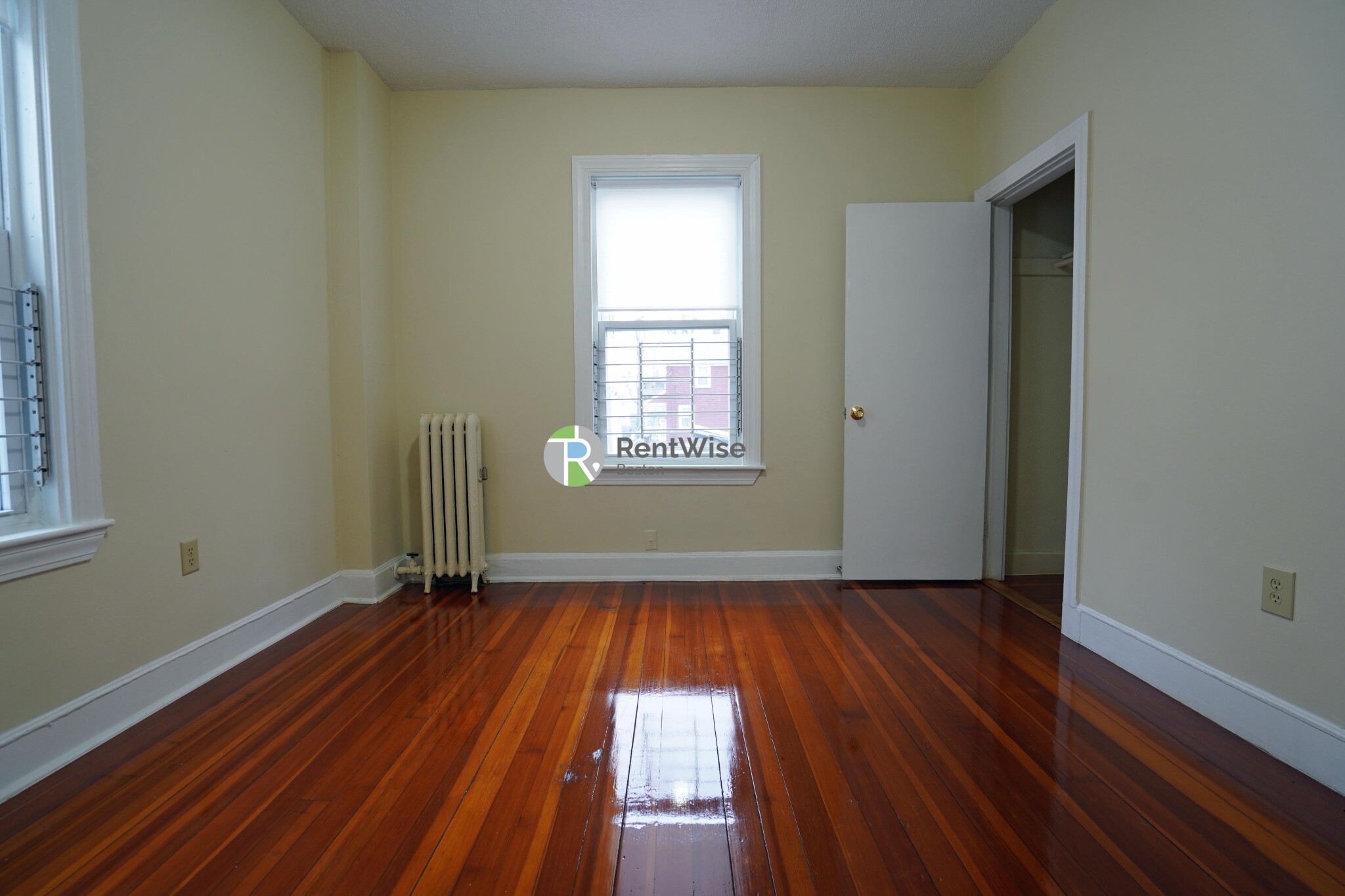 3 bed, 1 bath apartment for rent at 82 Robbins Pl Unit 1 Fireplace/2 Baths Ht &, South Side — photo 14 of 23
