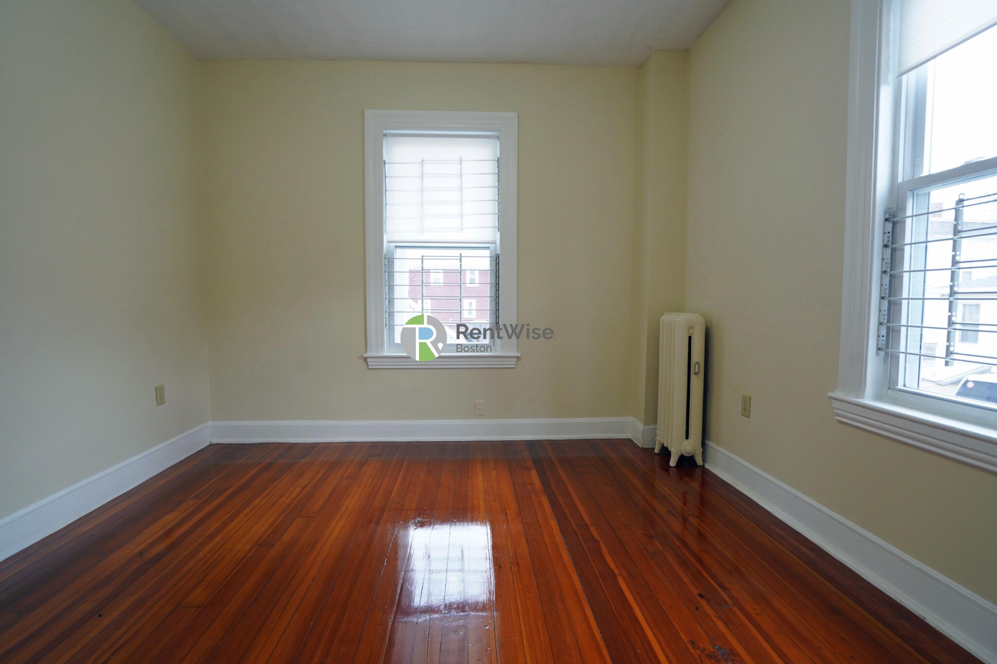 3 bed, 1 bath apartment for rent at 82 Robbins Pl Unit 1 Fireplace/2 Baths Ht &, South Side — photo 20 of 23