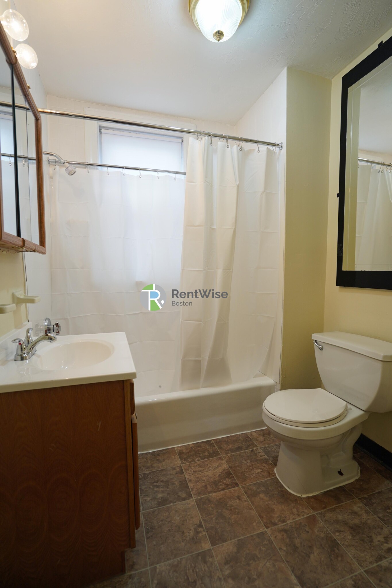 3 bed, 1 bath apartment for rent at 82 Robbins Pl Unit 1 Fireplace/2 Baths Ht &, South Side — photo 17 of 23
