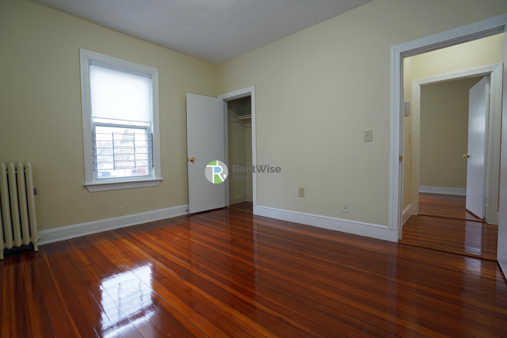 3 bed, 1 bath apartment for rent at 82 Robbins Pl Unit 1 Fireplace/2 Baths Ht &, South Side — photo 15 of 23