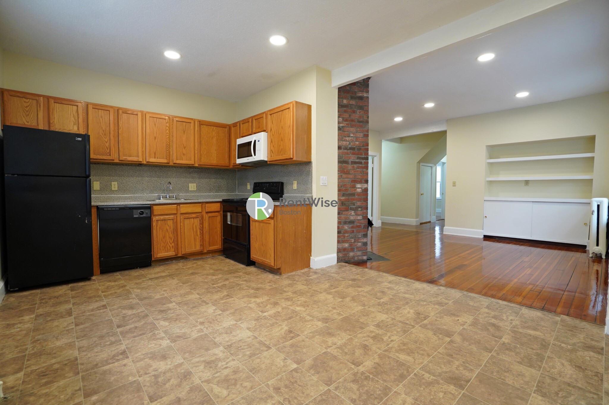 3 bed, 1 bath apartment for rent at 82 Robbins Pl Unit 1 Fireplace/2 Baths Ht &, South Side — photo 9 of 23