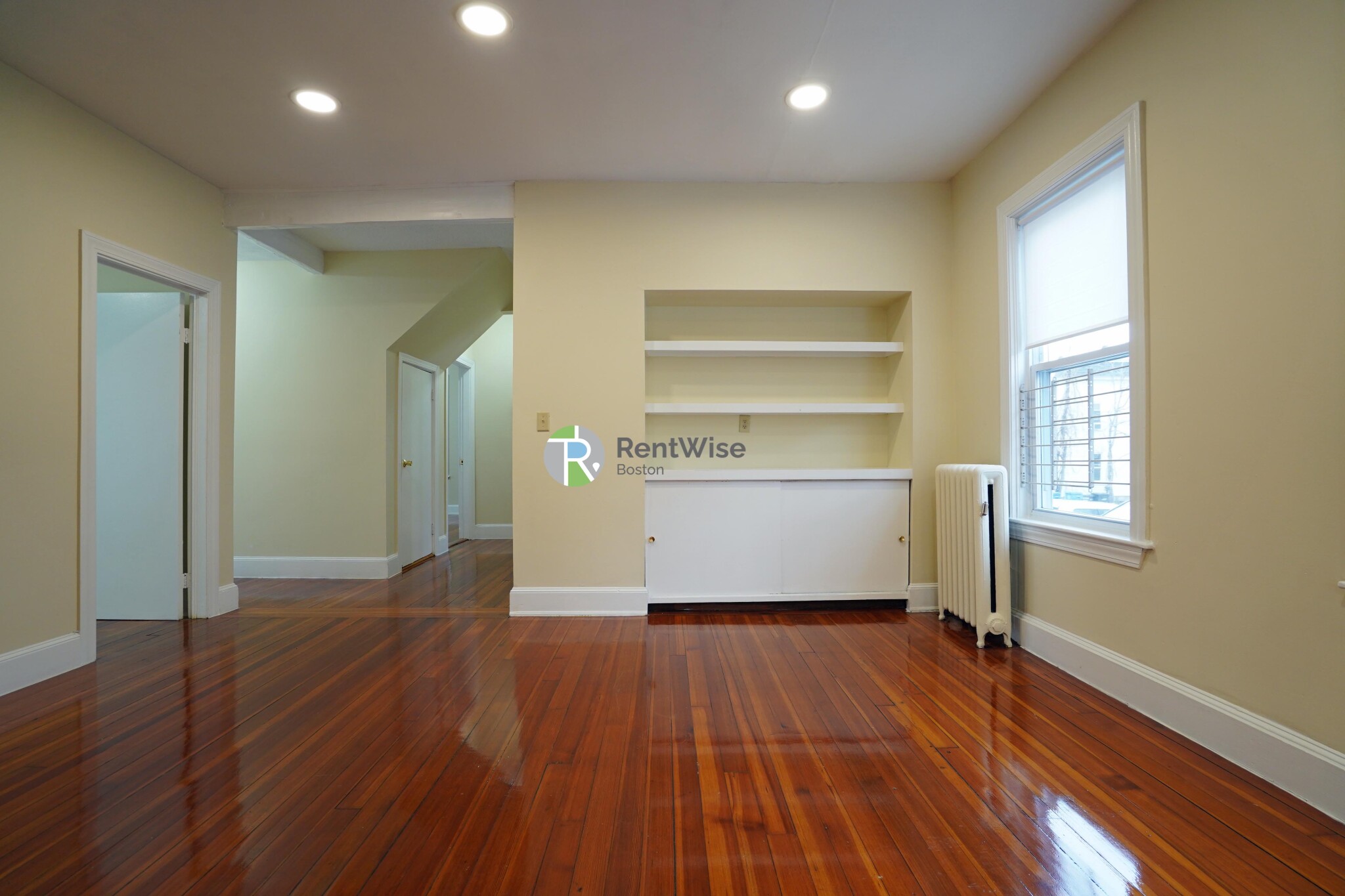 3 bed, 1 bath apartment for rent at 82 Robbins Pl Unit 1 Fireplace/2 Baths Ht &, South Side — photo 4 of 23