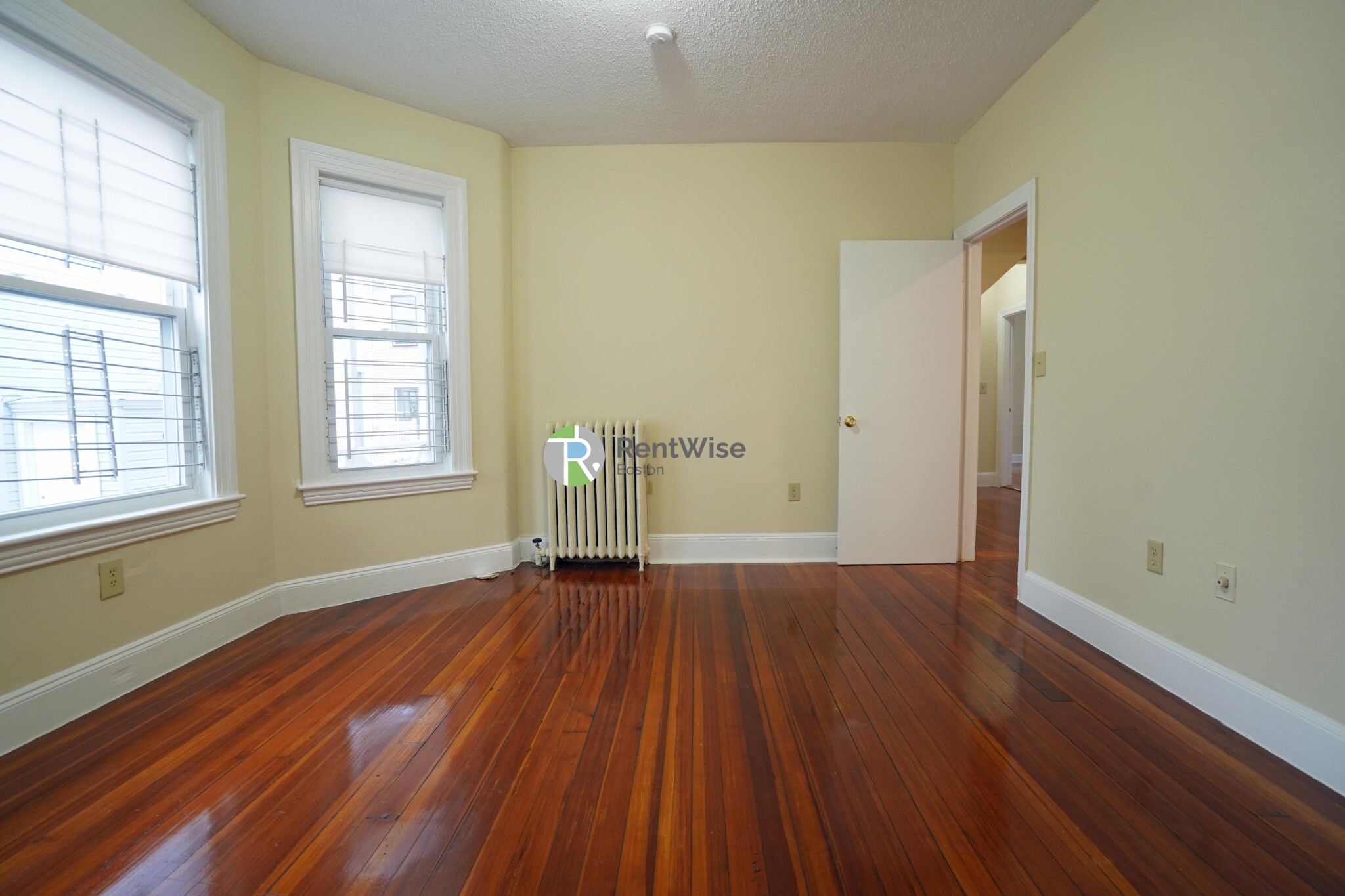 3 bed, 1 bath apartment for rent at 82 Robbins Pl Unit 1 Fireplace/2 Baths Ht &, South Side — photo 12 of 23